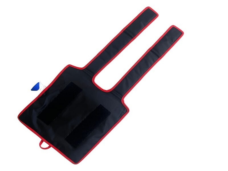 Aplicador de crioterapia colocado en muñeca